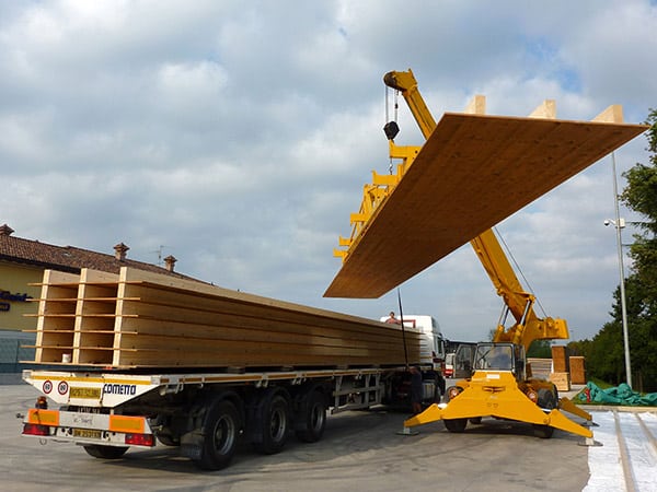 Posa-di-tetti-e-struttura-in-legno-lecco